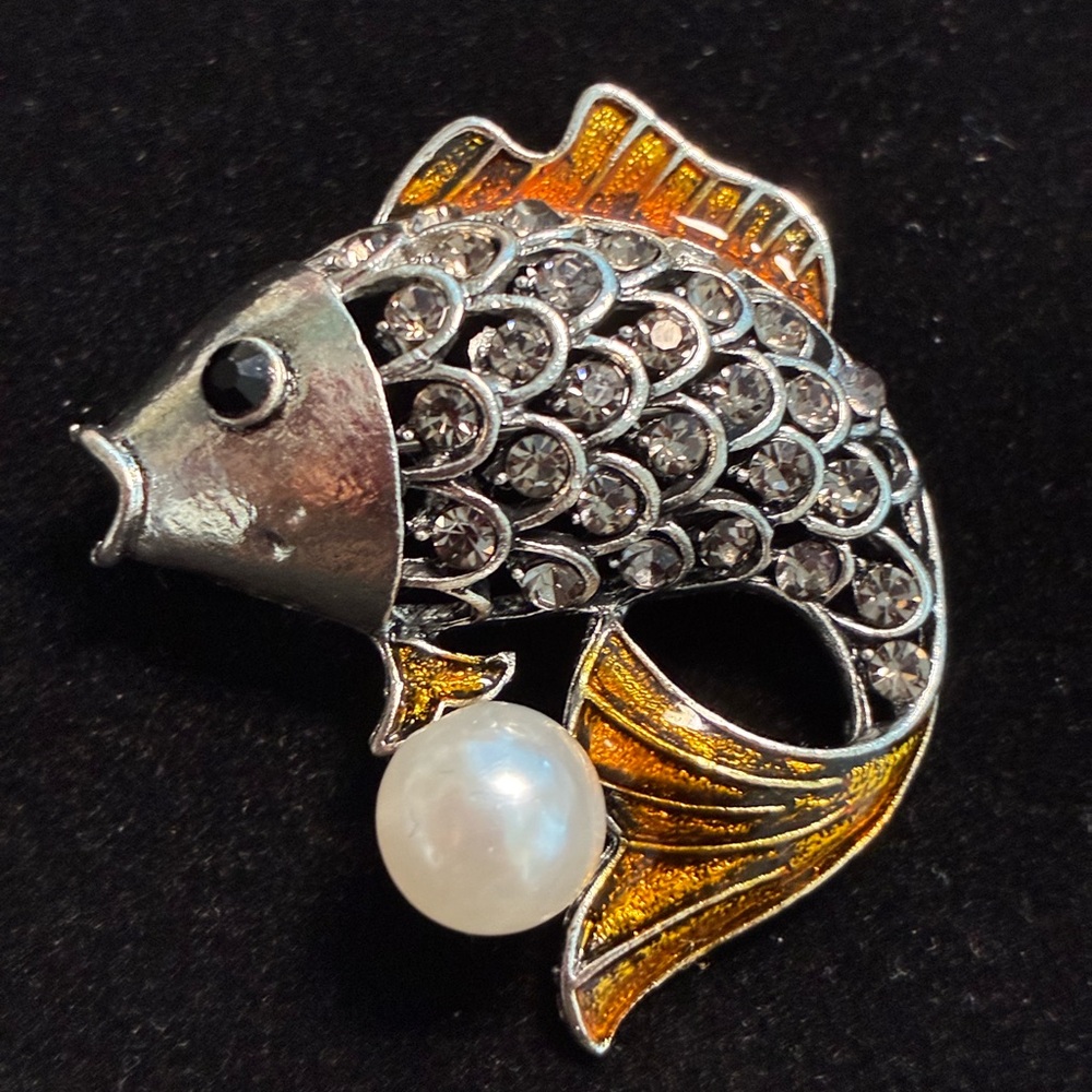 Vintage EUC Fish Brooch w/ Enamel & Faux Pearl Silver & gold tone w/ rhinestone